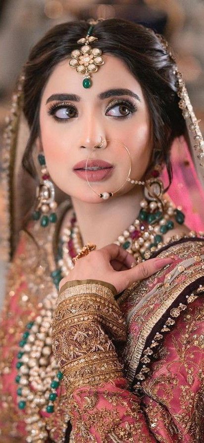 Wedding Nath Indian Bridal, Bridal Nose Ring Wedding, Nose Ring Designs Bridal, Bridal Nath, Nath Nose Ring, Sarah Khan, Bridal Nose Ring, Hania Amir, Gold Jewellry