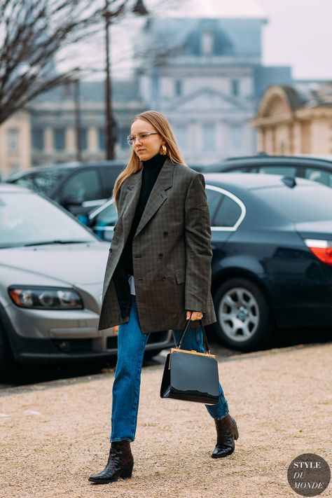 Alexandra Carl by STYLEDUMONDE Street Style Fashion Photography FW18 20180302_48A5249 Trendy Blazer Outfits, Classy Blazer Outfits, Chic Blazer Outfit, Alexandra Carl, Cowboy Boots Street Style, White Jacket Outfit, Street Style Fashion Photography, 2018 Street Style, Jeans Outfit For Work