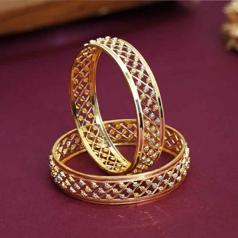 Bangles Ideas, Necklace Design Ideas, Pearl Bangles Gold, Gold Bangles For Women, New Gold Jewellery Designs, Diamond Bracelet Design, Gold Bangle Set, Modern Gold Jewelry, Ocean Treasures