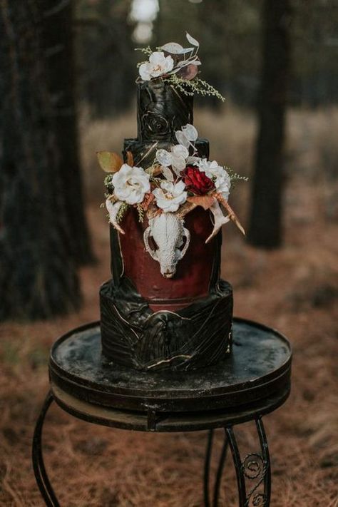 34 Gorgeous Moody Wedding Cakes #gorgeous #moody #wedding #cake Gothic Wedding Cake, Gothic Cake, Halloween Wedding Cakes, Dark Wedding Theme, Pagan Wedding, Halloween Themed Wedding, Black Wedding Cakes, Viking Wedding, Romantic Wedding Cake