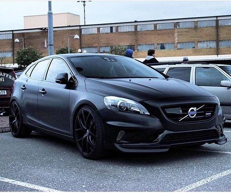 Photo by @de_viito of a all-black modified V40 R-Design! #Volvo #V40 #RDesign #hatchback #allblack #modified #VolvoV40 #VolvoIcon… Volvo V40 Modified, Volvo S60 Modified, Volvo V40 R Design, Volvo S60 T5, Volvo Car, R Design, Dream Vehicles, Volvo V50, Volvo C30