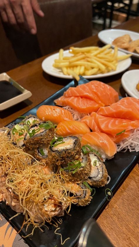 Sushi Fake Story, Confort Food, Sushi Time, Fake Story, Healthy Nutrition, Food Obsession, Types Of Food, Pretty Food, Nutrition Recipes