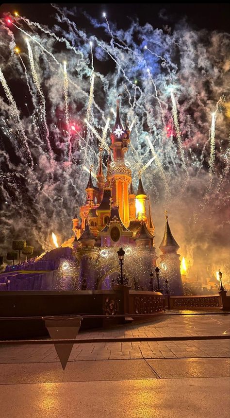 #aesthetic #disneyland #fireworks #disneyworld #disney #night #celebration #travel #like4like #follow4follow Disneyworld Aesthetic, Aesthetic Disneyland, Disneyland Fireworks, Dark Iphone Backgrounds, Disney Night, Fire Works, Night Background, Night Aesthetic, Cute Couple Pictures