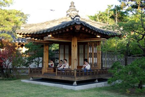 Traditional Korean garden pavilion Old Korean House, Traditional Pavilion, Korean Architecture Traditional, Korean Pavilion, Ancient Korean Architecture, Korean Garden, Korea Architecture Traditional, Korean Home Decor, Kerala Architecture