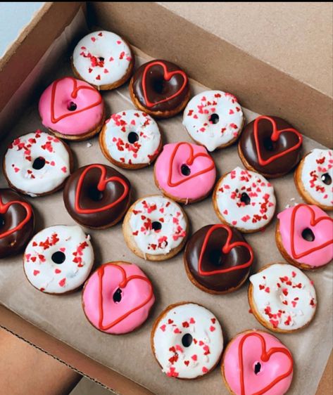 Valentine Donuts Ideas, Valentine Mini Donut Ideas, Valentine’s Day Donut Ideas, Mini Donuts Valentines Day, Valentines Mini Donuts Ideas, Mini Donuts Decoration, Mini Donuts Ideas, Donuts Ideas, Donat Glaze