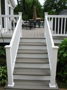 Grey and white decking White Porch Ideas, Pergola Hammock, Porch Lattice, Deck Skirting Ideas, Skirting Ideas, Deck Skirting, White Porch, Deck Stain, Deck Makeover