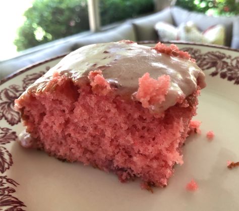 Nana's Strawberry Cake (the real one) - grace grits and gardening Nanas Strawberry Cake, Vintage Strawberry Cake, Vacation Recipes, Vintage Recipe Box, Strawberry Cake Recipes, Eating Fast, Vintage Strawberry, Cake Walk, Delicious Cake Recipes