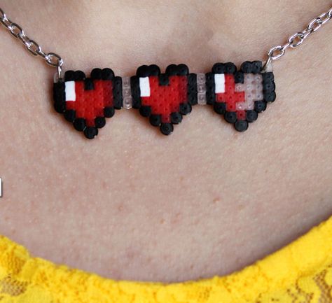 Minecraft Heart Necklace, Heart Fuse Beads, Peeler Bead Necklace, Minecraft Heart Perler Beads, Melty Beads Necklace, Hama Beads Necklace, Aesthetic Hama Bead Ideas, Perler Beads Necklace, Perler Bead Accessories