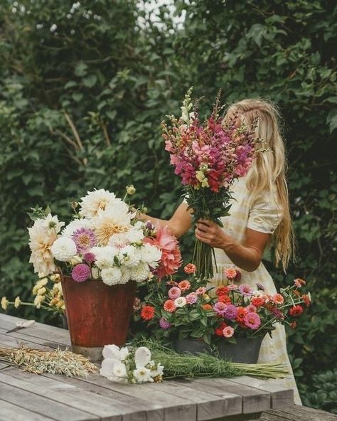 Country Wedding Bouquet, Mum Outfits, Aesthetic Thoughts, Floral Website, Flower Meadows, Cottage Plans, Flower Photoshoot, Flower Farmer, Cut Flower Garden