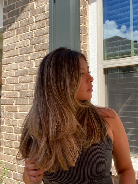 Layers Haircut Medium Length, Blonde Balayage Face Framing, Long Layers Haircut Medium Length, Balayage Long Layers, Blonde Hair Natural Roots, Balayage Face Framing, Brunette To Blonde Balayage, Blonde Hair Honey, Long Layers Haircut