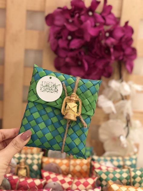 Pin on Partying Diy Eid Gifts, Eid Hampers, Eid Mubarak Card, Ramadan Kareem Decoration, Eid Crafts, Eid Cards, Easy Paper Flowers, Ramadan Crafts, Eid Decoration