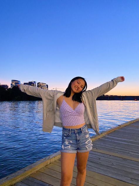 georgetown dc photo pic inspo sunset aesthetic cute outfit vibes washington dc water buildings city Georgetown Dc, Sunset Aesthetic, Aesthetic Cute, Beautiful Ladies, Cute Outfit, Picture Photo, Summer Girls, Washington Dc, Washington