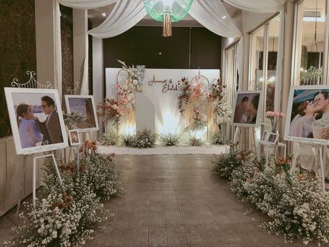 Wedding Entrance Photo Display, Wedding Aisle Indoor, Wedding Entrance Decor Entryway, Dekor Nikahan, Wedding Thank You Wording, Retirement Decor, Launch Event Ideas, Wedding Themes Outdoor, Indoor Wedding Decorations