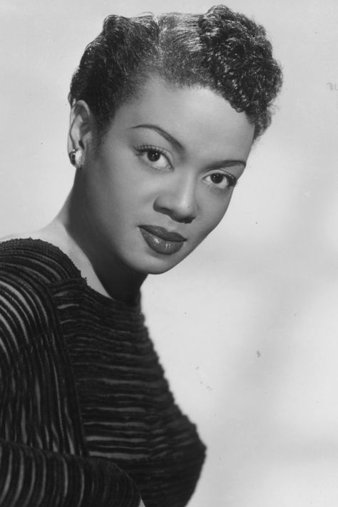 Hazel Scott  - The Women Who Became Hair Icons During The Harlem Renaissance 1920s Black Hairstyles, 1950s Black Hairstyles, 1920s Black Women, Ethel Waters, Finger Wave Hair, Black Hairstyle, Blithe Spirit, 1920s Hair, Beauty Crush