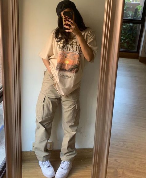 Looks Hip Hop, Baggy Tee, Cargo Pants Outfit, Baggy Clothes, Muslim Fashion Outfits, Tomboy Style Outfits, Streetwear Fashion Women, Swaggy Outfits, Pantalon Large