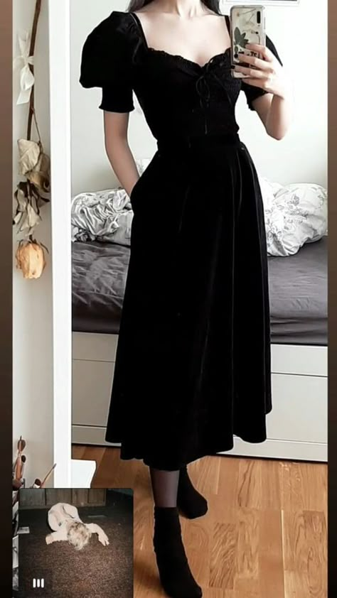 The best fall date night outfits to wear this year Black Witch Dress Aesthetic, Halloween Ball Outfit, Whimsigoth Black Dress, Dark Romantic Clothing, Goth Feminine Outfits, Vintage Gothic Outfits, Formal Punk Outfits, Gothic Cottagecore Outfits, Goth Semi Formal