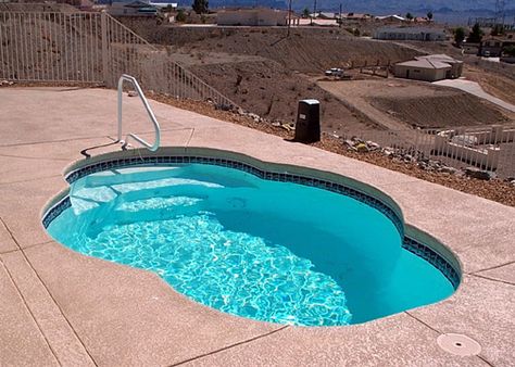 Smallest Fiberglass Pools | More Info - Small Oval Fiberglass Pool - Paradise Small Fiberglass Pools, Spool Pool, Swimming Pool Prices, Plunge Pool Ideas, Cocktail Pool, Small Inground Pool, Pools Ideas, Pools For Small Yards, Fiberglass Swimming Pools