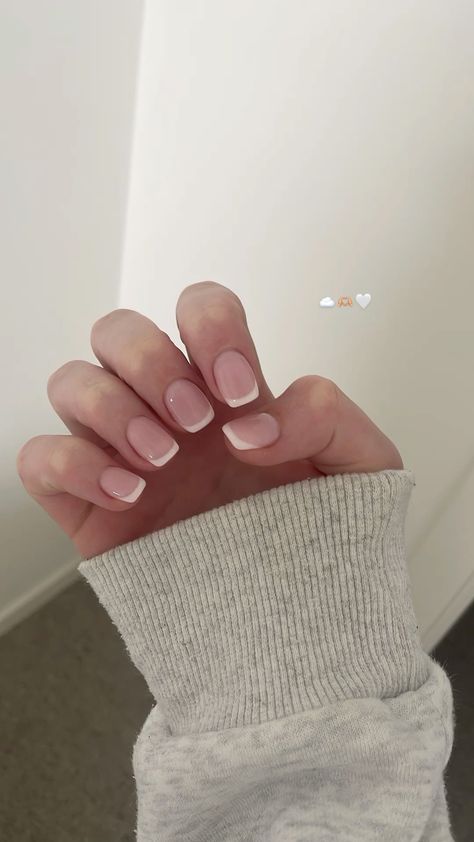 French Tip Gel Nails, Short French Tip Nails, Gel Nails French, Short Gel Nails, Cute Simple Nails, Simple Gel Nails, Basic Nails, French Tip Acrylic Nails, Casual Nails