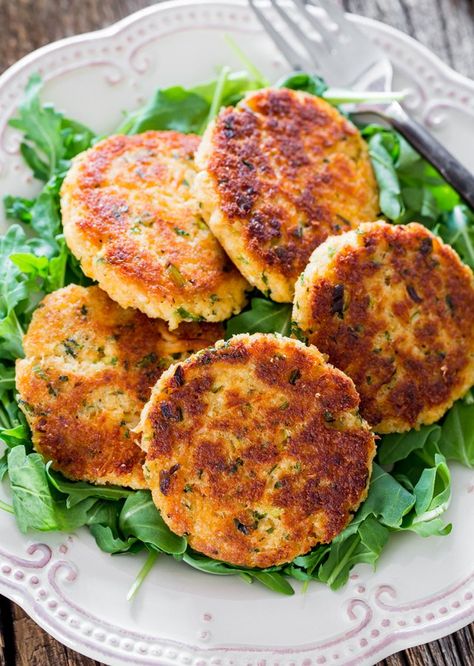 Easy Crab Cakes, Fried Crab Cakes, Crab Cakes Easy, Crab Cake Recipes, Cakes Easy, Crab Cake Recipe, Jo Cooks, Crab Cake, Crab Recipes