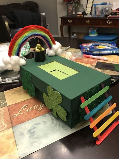 Kindergarten Leprechaun Trap, Make A Leprechaun Trap, Leprechaun Trap Ideas, Make A Leprechaun, Leprechaun Trap Project, St Patricks Crafts, Kindergarten Projects, Leprechaun Trap, St Patricks Day Crafts For Kids