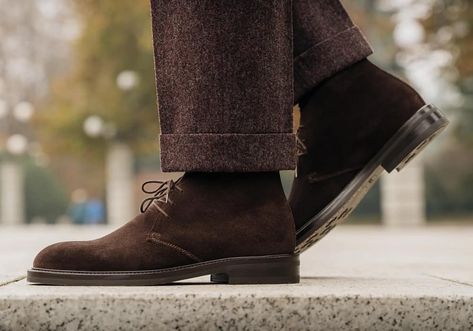 Brown Chukka Boots Outfit Men, Suede Chukka Boots Men Outfit, Chukka Boots Men Outfit, Desert Boots Outfit, Chukka Boots Outfit, Brown Chukka Boots, Boots Men Outfit, Clarks Desert Boot, Boots Outfit Men