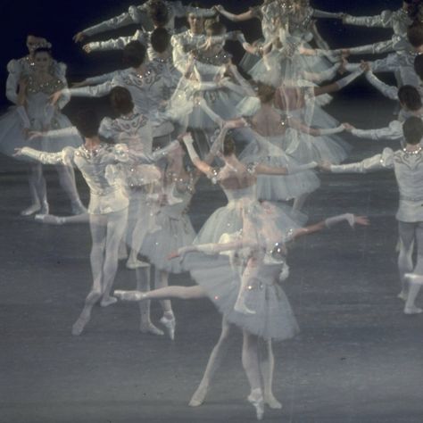 Gjon Mili, History Major, New York City Ballet, Ballet Beauty, City Ballet, Snow Angels, Snow Queen, Visual Representation, Swan Lake