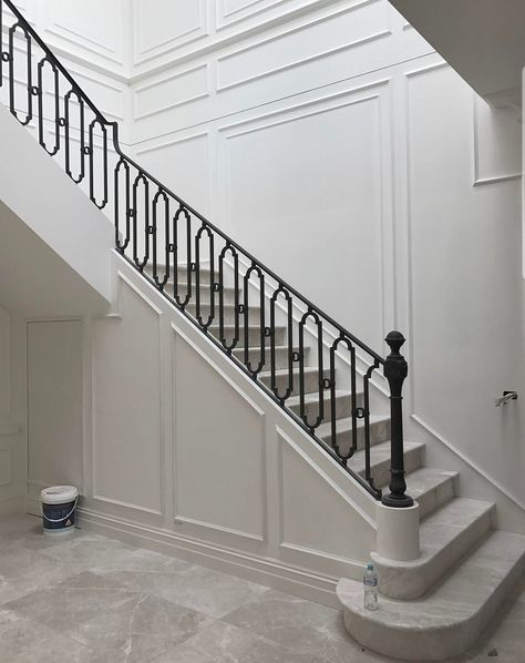 Stair Moulding, سلالم حلزونية, درابزين السلم, درج السلم, Staircase Interior Design, Luxury Staircase, Staircase Railing Design, Iron Stair Railing, Front Door Design Wood