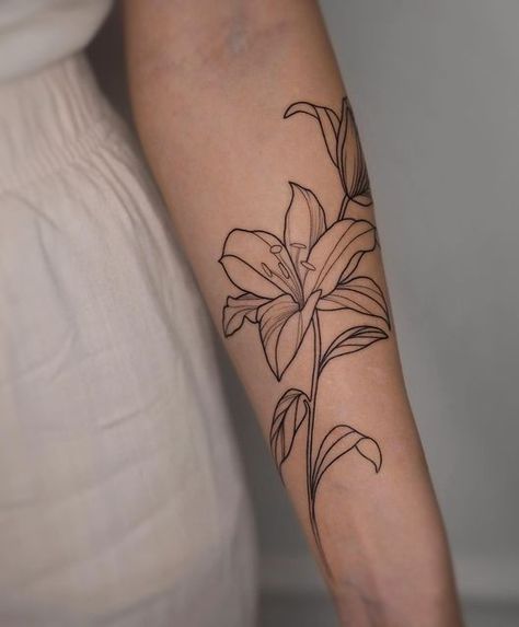 Lilly Tattoo For Women Arm, Unique Flowers Tattoo, Flower Tattoo Inspiration, Tiger Lily Tattoo, Lilies Tattoo, Line Flower Tattoo, Lily Flower Tattoo, Tattoo Lily, Flower Arm Tattoo