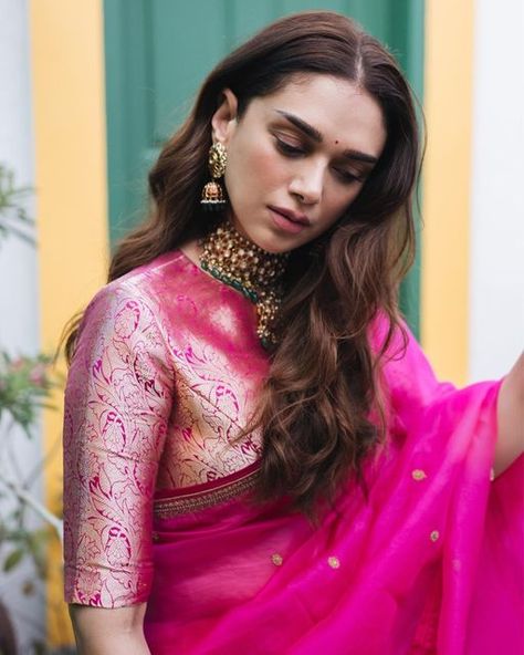 Aditi Rao Hydari, Aditi Rao, Blouses Designs, Traditional Hairstyle, Raw Mango, Indian Bride Outfits, Traditional Blouse Designs, Fashionable Saree Blouse Designs, Saree Banarasi