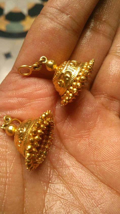 Gold Zumka Design, Antique Jumka, Gold Jumkas, Gold Buttalu, Pretty Gold Necklaces, Simple Gold Earrings, Gold Jhumka Earrings, Earrings Pretty, Gold Pearl Jewelry