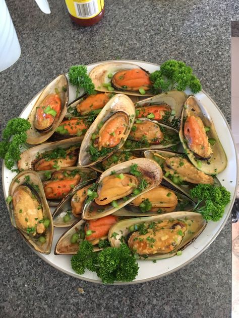 Green Lipped Mussels Recipes, New Zealand Mussels Recipe, Mussels Recipes, Smoked Garlic, Green Mussels, Eat Me Drink Me, Mussels Recipe, Shell Fish, Green Lipped Mussel