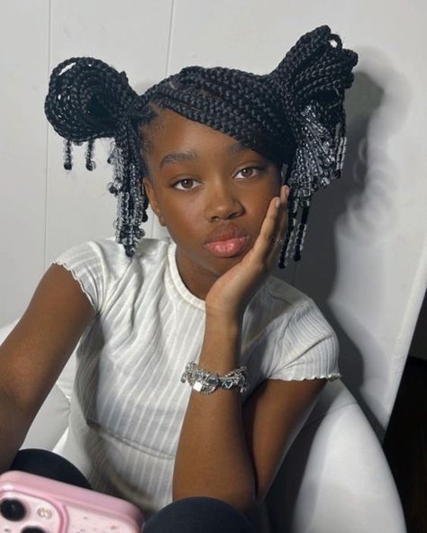 Cute Styles For Knotless Braids With Beads, Knotless Box Braids With Beads Hairstyles, Styles For Knotless Braids With Beads, Knotless Box Braids Hairstyles Ideas With Beads, Short Knotless Braids With Beads Styles, Knotless Braids With Beads At The End, Hairstyles For Knotless With Beads, Knotless Beads Hairstyles, How To Style Knotless Braids With Beads