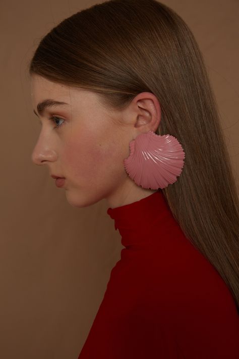 Zoom - PINK CLAM SHELL earrings Clam Shell Jewelry, Clam Earrings, Luxury Gold Shell-shaped Earrings, Luxury Shell-shaped Statement Earrings, Gold Brass Shell-shaped Earrings, Campaign Fashion, Clam Shell, Scallop Shells, Character Costumes