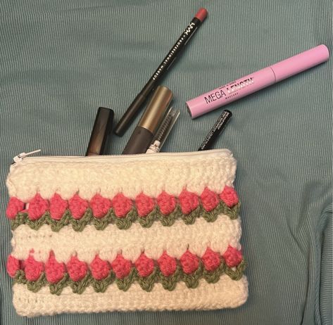 #crochet #crochetideas #tulipmakeupbag #makeupbag #crochetbag Makeup Bag Crochet, Crochet Makeup Bag, Makeup Purse, Crochet Blanket Designs, Mehndi Art Designs, Crochet Inspo, Mehndi Art, Crochet Bag Pattern, Embroidery Fonts