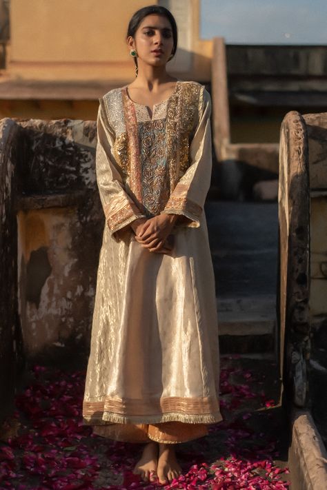 Featuring an ivory kurta in brocade base with tassels, upcycled patch work and zardosi hand embroidery. It is paired with contrasting silk brocade palazzo pants. . #perniaspopupshop #whatiworewastrending #ppuslove #kurtaset #ethnic Brocade Embroidery, Embroidery Zardozi, Beige Silk, Geometric Vintage, A Line Kurta, Palazzo Set, Ivory Silk, Silk Brocade, Indian Fashion Designers