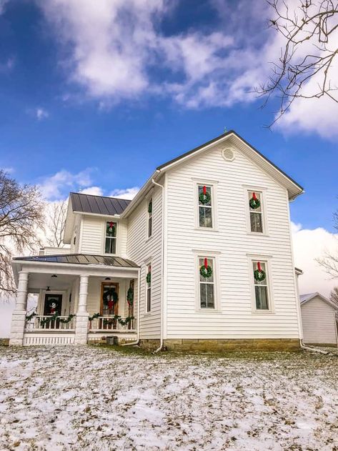 Old New England Farmhouse, Grandmas Farmhouse, Exterior Farmhouse Colors, 1880s Farmhouse, 1800 Farmhouse, Old Farmhouse Aesthetic, Old Farmhouse Renovation, Old Farmhouse Exterior, Old Farmhouse Remodel