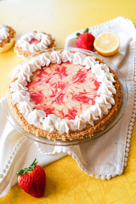 Lemon Strawberry Meringue Pie, Strawberry Lemonade Pie Recipe, Showstopping Desserts, Strawberry Lemonade Pie, Strawberry Lemon Pie, Lemonade Pie Recipe, Strawberry Cream Pie, Lemon Cream Pie, Lemonade Pie