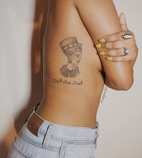 Nefertiti Tattoo Design, Queen Nefertiti Tattoo, Nefertiti Tattoo, Rihanna Tattoo, Quote Beauty, Egyptian Tattoo Sleeve, Unalome Tattoo, Arabic Quote, Queen Tattoo