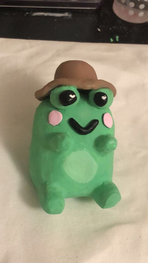 Frog With Cowboy Hat, Clay Frog, Big Hat, Design Board, Clay Design, Diy Clay Crafts, Fun Times, Clay Ideas, Heart Eyes