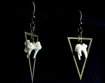 Oddity Jewelry, Animal Bone Jewelry, Wrapping Crystals, Pear Shaped Diamond Necklace, Tooth Earrings, Taxidermy Jewelry, Tooth Jewelry, Skull Crafts, Beautiful Decay