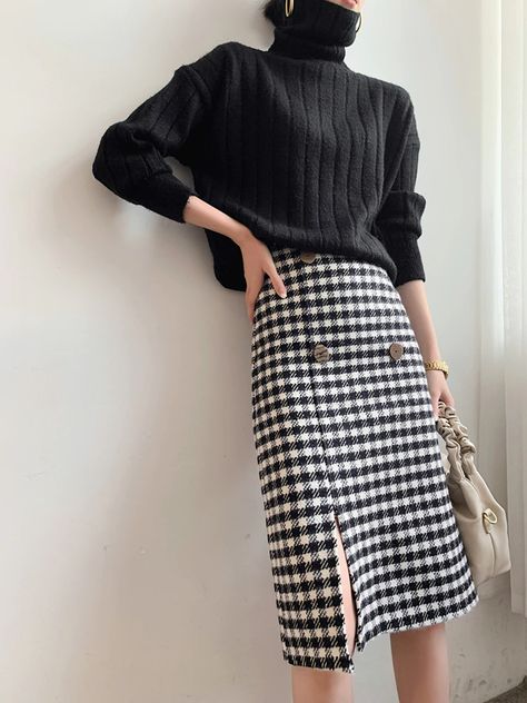 Woolen Skirt Outfit, Woolen Skirt Outfit Winter, Korean Style Outfits, Korean Skirt, Skirt Korean, Bride Dress Simple, Winter Skirt Outfit, Cheap Skirts, Aline Skirt