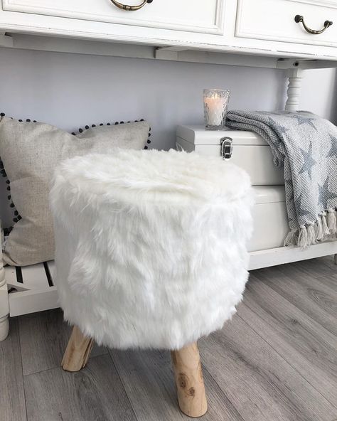 Fluffy Ottoman, Cute Stools For Bedrooms, Bedroom Stool, Cute Stools, White Fluffy Room Aesthetic, White Rug Bedroom Fluffy, Fluffy White Chair Bedrooms, White Wooden Chair, White Vanity Chair