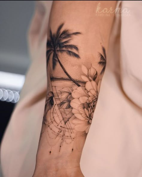 Natur Tattoo Arm, Tropical Tattoo, Hip Thigh Tattoos, Feminine Tattoo Sleeves, Palm Tattoos, Hip Tattoos Women, Palm Tree Tattoo, Beach Tattoo, Flowers Tattoo