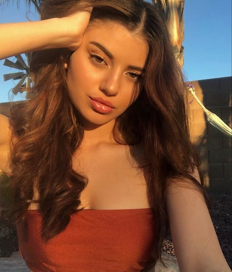 Golden Hour Pictures, Women Photoshoot, Model Selfie, Sunset Aesthetic, Aesthetic Women, Instagram Photo Inspiration, Golden Hour, Dm Me, Photo Inspiration