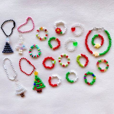 Christmas Beaded Bracelets, Xmas Ring, Christmas Bead Necklace, Christian Crafts, Friendship Bracelets Designs, Diy Jewelry Unique, Bead Charms Diy, Christmas Bead, Handmade Jewelry Tutorials