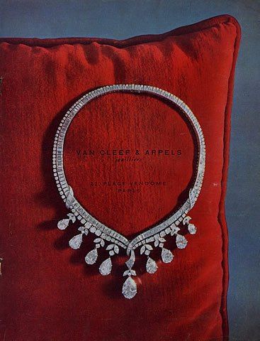 Van Cleef & Arpels (Jewels) 1958 Necklace Van Cleef Arpels Necklace, Necklace Photography, Bridal Diamond Necklace, Van Cleef And Arpels Jewelry, High Fashion Jewelry, Fancy Jewellery Designs, Van Cleef And Arpels, Exclusive Jewelry, Van Cleef Arpels