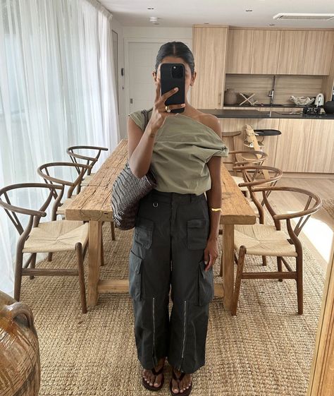 Monikh Dale, Street Style Outfits Casual, Effortless Outfit, Khaki Jacket, Draped Top, Cute Simple Outfits, Mode Vintage, Spring Summer Outfits, Who What Wear