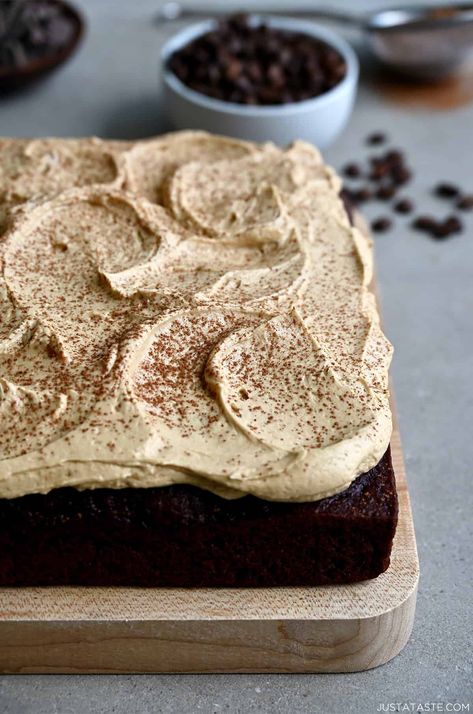 5-Minute Coffee Buttercream Frosting Coffee Icing Recipe, Coffee Buttercream Frosting Recipe, Frosting Without Powdered Sugar, Coffee Buttercream Frosting, Fluffy Coffee, Flavored Frosting, Coffee Frosting, Coffee Icing, Vanilla Bean Cupcakes