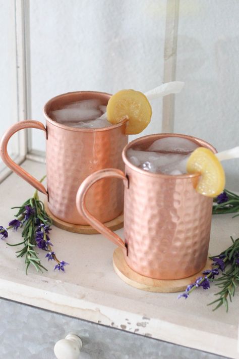 Moscow Mule Drink Recipes, Moscow Mule Drink, Mule Drink, Vodka Lemon, Spring Cocktails Recipes, Moscow Mule Recipe, Mule Recipe, Cocktail And Mocktail, Spring Cocktails