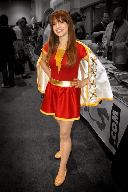 Character: Mary Marvel (Mary Batson) / From: DC Comics 'Captain Marvel Adventures' & 'The Power of Shazam!' / Cosplayer: Unknown Mary Marvel, Single Memes, Dc Cosplay, Geeky Girls, Marvel Cosplay, Dc Comics Characters, Hate People, Best Cosplay, Photo Look